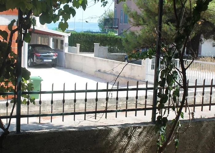 Διαμέρισμα With Parking Space Businci, Ciovo - 14010 *